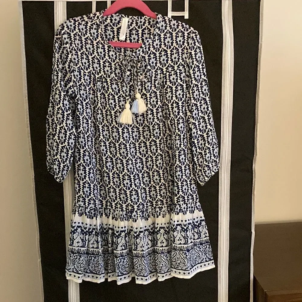 CoolChange Kids Coverup/Dress in Blue & White print. Size 8.